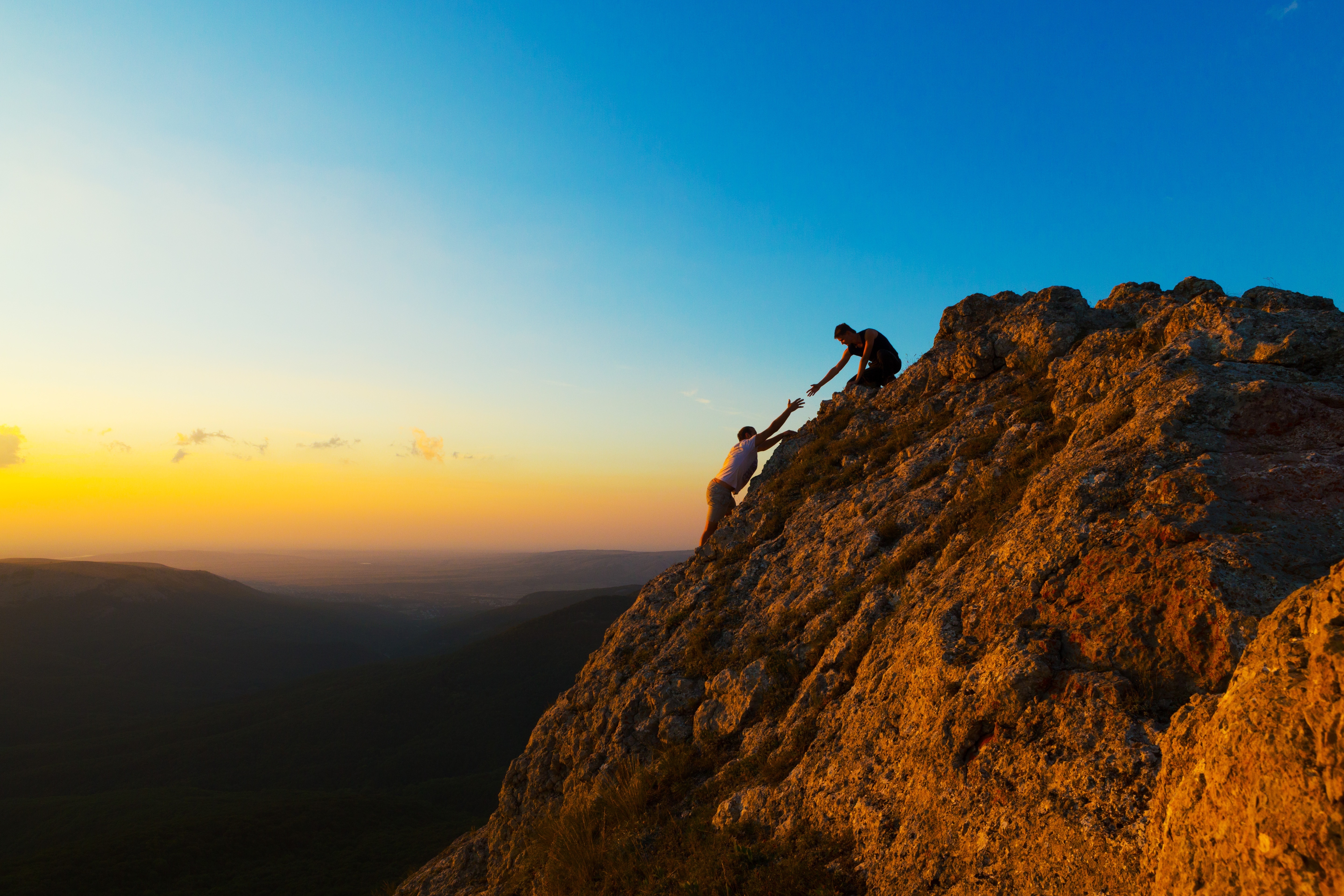 bouldering-vs-rock-climbing-what-s-the-difference-trekbible